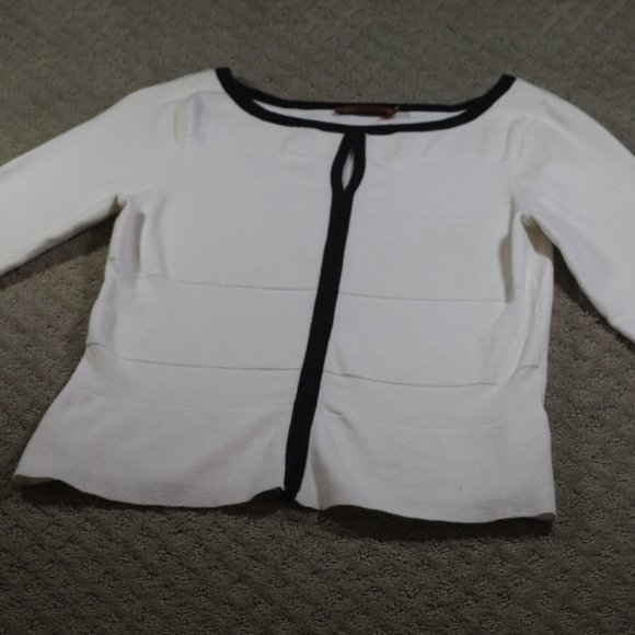 Belldini Size Small White Sweater with Black Edging - LIKE NEW - Picture 1 of 6